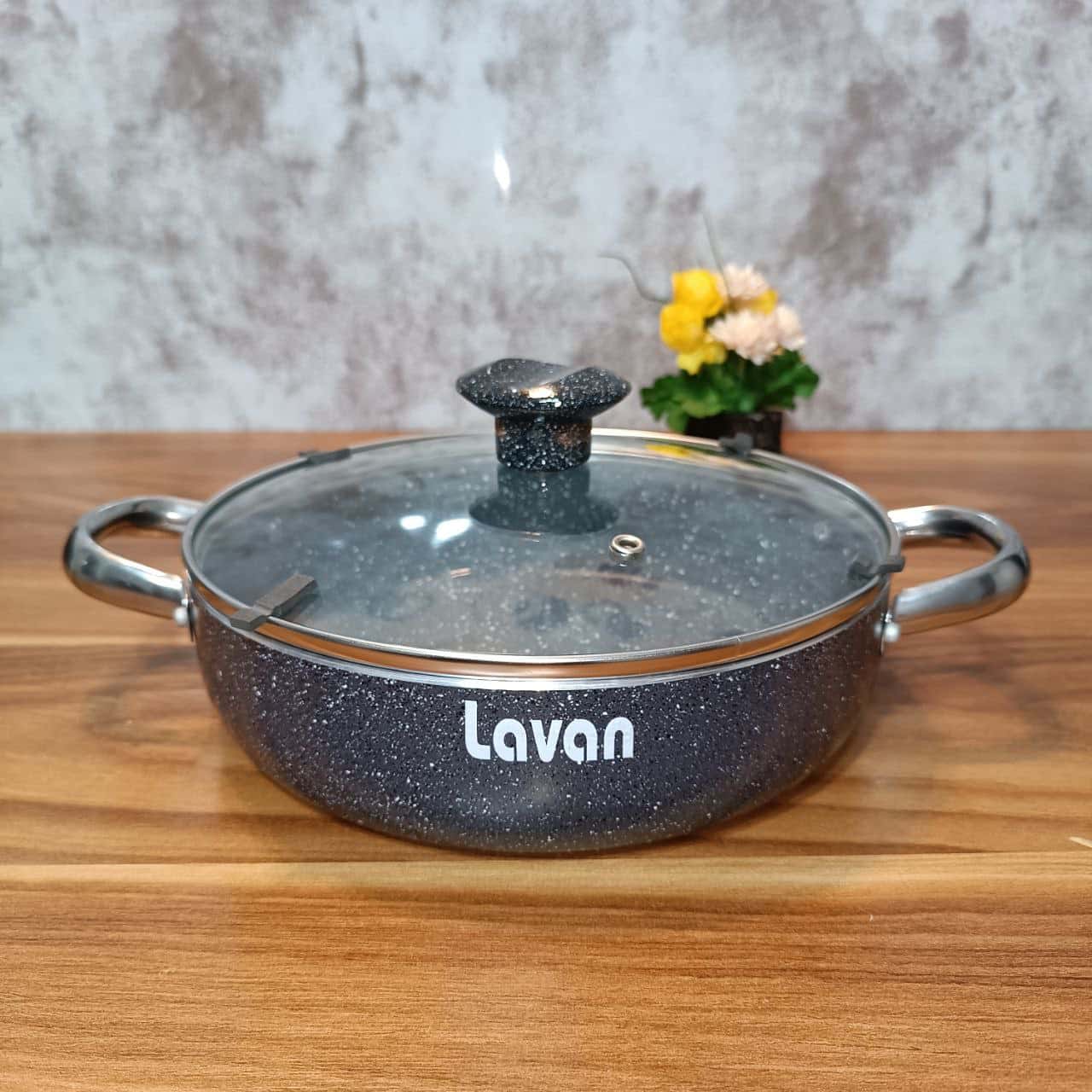 تابه دو دسته درب دار لاوان تیتانیوم طوسی سایز 40